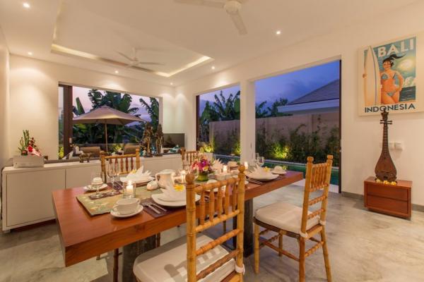 4 Seaters Dining Area Overview To Pool At Dusk