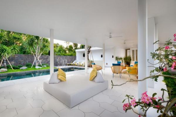 Lounge Area Sitting Overlooking The Pool