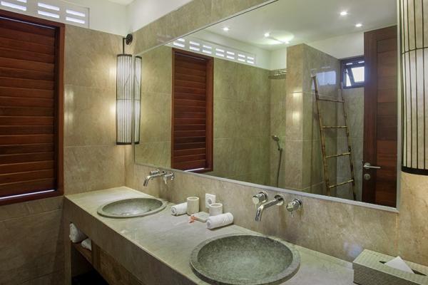 Twin Sinks Big Mirror In Bathroom