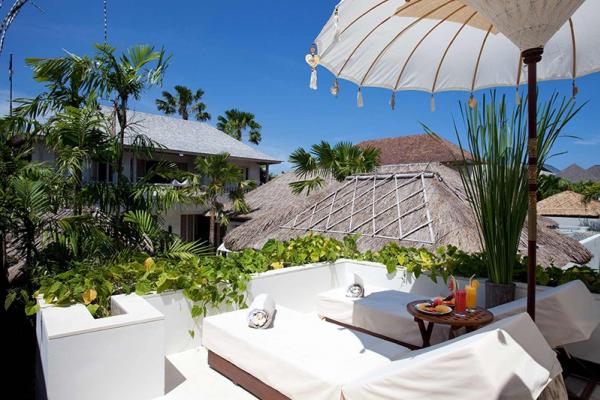 Two Sundeck And Pool Umbrella At Upstairs