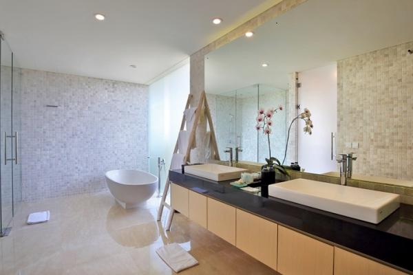 Indoor Bathroom And Bathtub Facilities