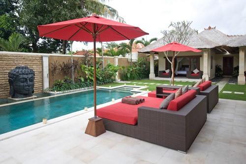 Pool Divan