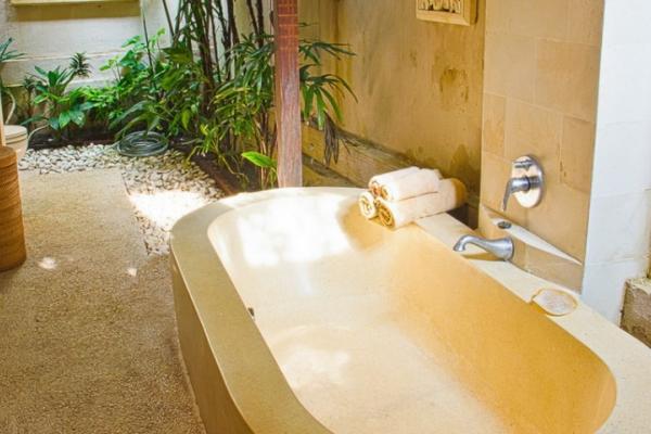 Outdoor Bathtub