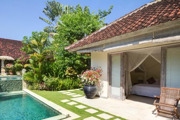 Bedroom In Front Of The Pool