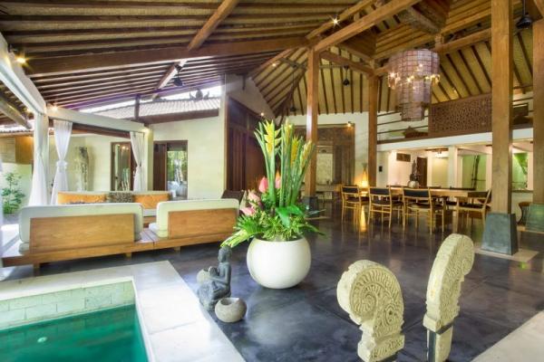 Villa Interior Overlooking The Pool