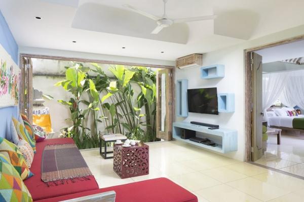 Open Close Living Room With AC, Ceiling Fan, TV And DVD