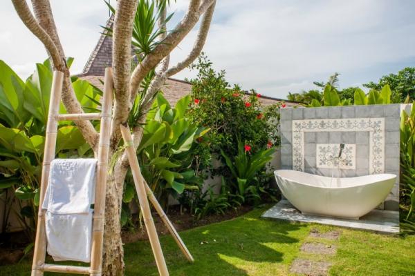 Outdoor Bathtub