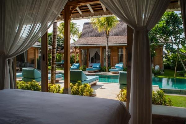 Bedroom Facing To The Pool