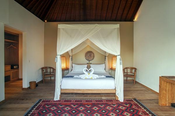 The Wooden Floored Room With Canopied Wooden Bed