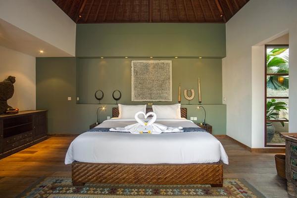 Bed Of Woven Bamboo In Luxury Room Decor